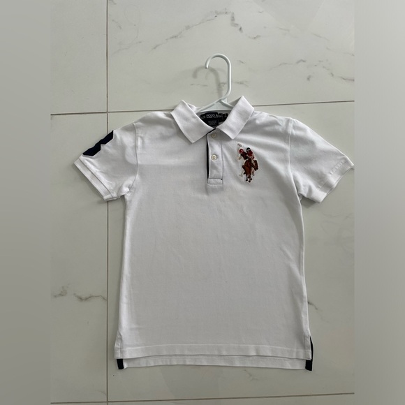 U.S. POLO ASSN polo shirt size S (8 years old) for boys.
100%cotton
Like new - Picture 1 of 6